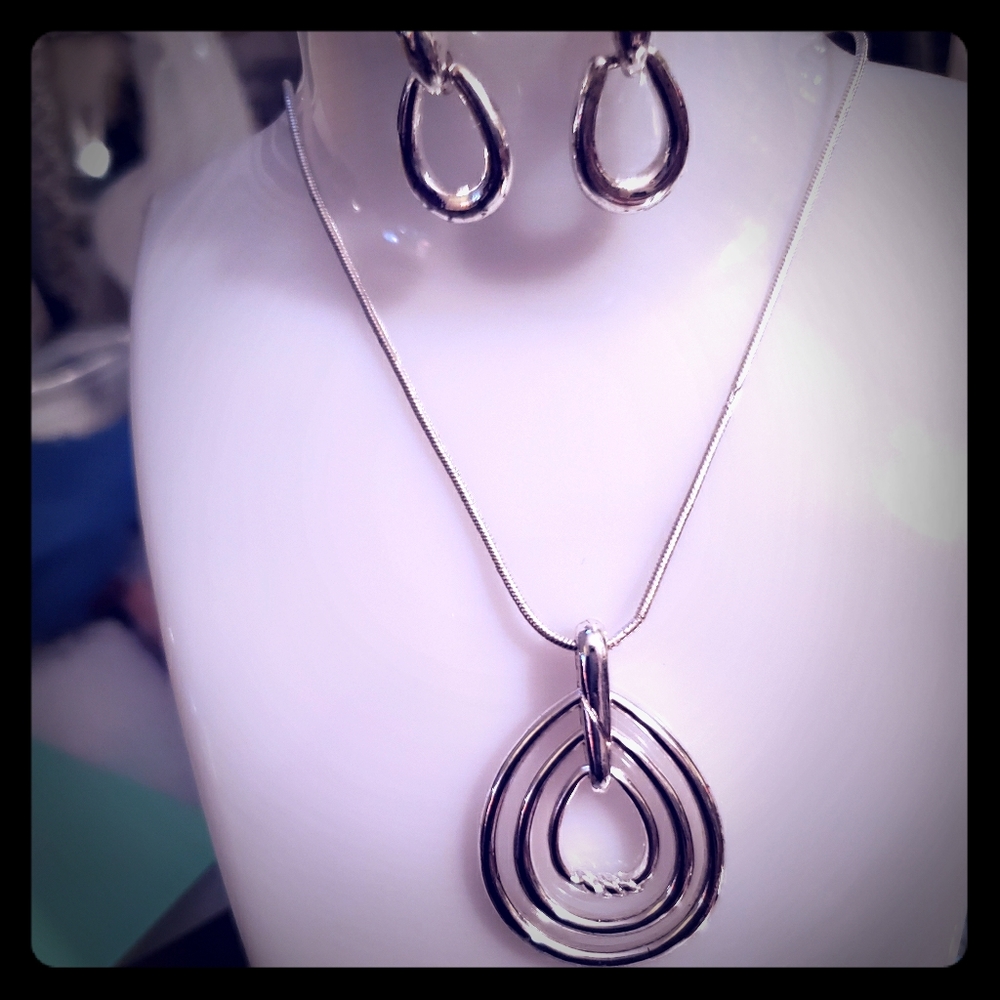 (NWT) Liz Claiborne Jewelry Set